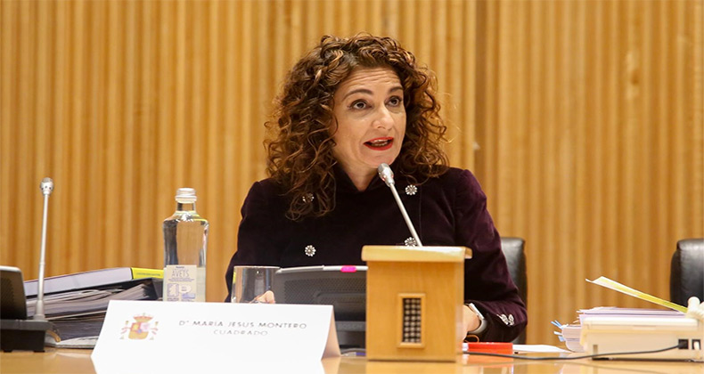 Montero niega argucias para cuadrar el déficit y dice que modifica el sistema de IVA para dar recursos a CCAA
