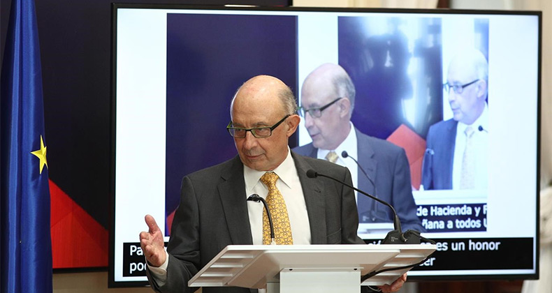 Montoro dice que existen «muchos obstáculos» en la Administración y aboga por una más «rápida y con jóvenes»
