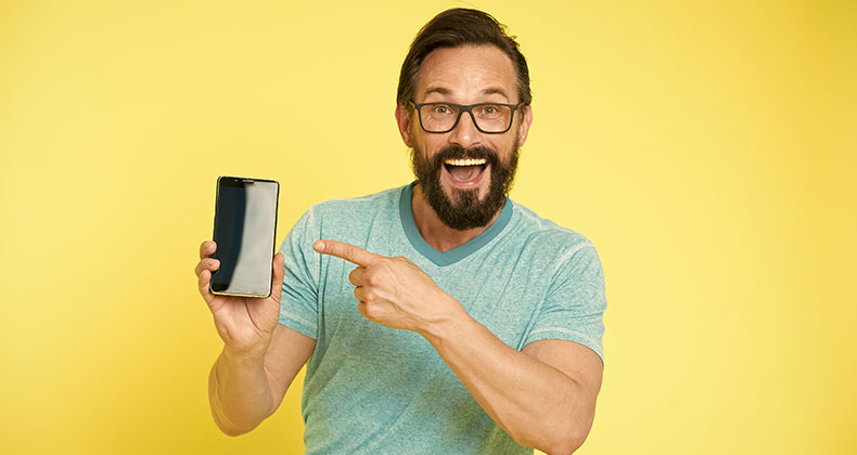 El móvil sigue reinando entre los consumidores para navegar por internet