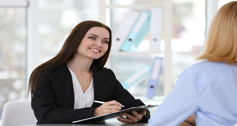 Las mujeres son un 30% más activas que los hombres a la hora de buscar otro empleo