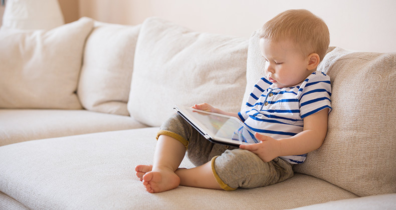 Los padres y el cuidado de sus bebés en el mundo digital