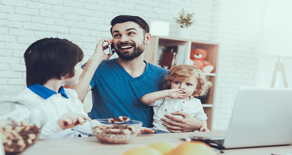 El 74% de los padres españoles cambiaría de empresa si le ofrecieran trabajo flexible