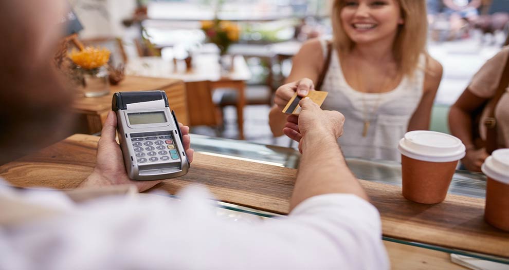 Los pagos con tarjeta crecen un 12,9% en volumen y un 8,2% en importe en el segundo trimestre