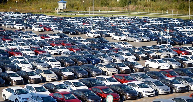 El parque de vehículos crece un 2,4% en 2017 y se sitúa a un paso de los 30 millones de unidades
