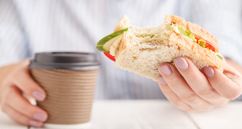 Las pausas para el café, el cigarro o el bocadillo no computarán en la jornada laboral