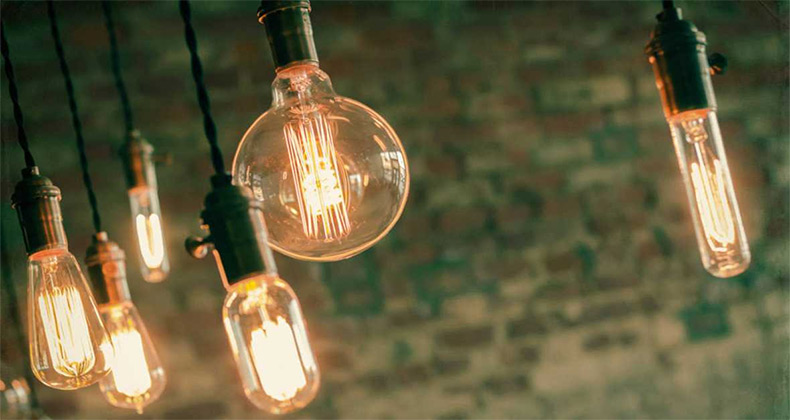El precio de la luz baja de nuevo y se abarata casi un 9% desde los máximos anuales