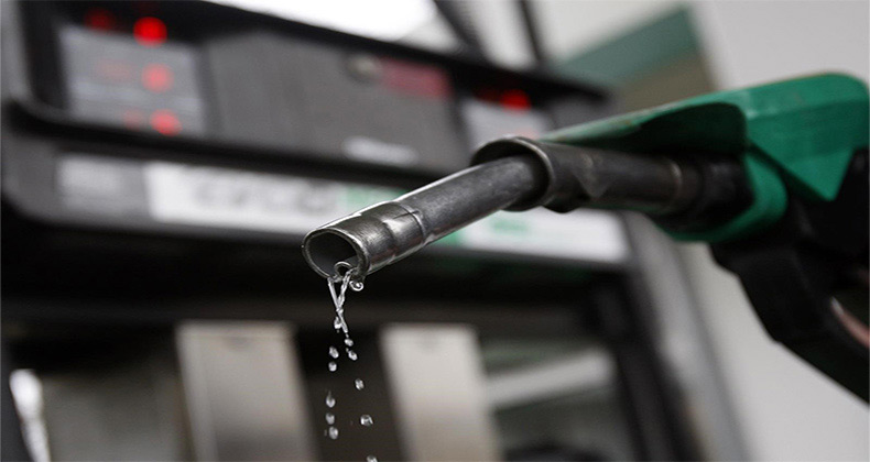 Los precios de los carburantes caen por segunda semana consecutiva y se asoman a mínimos del verano