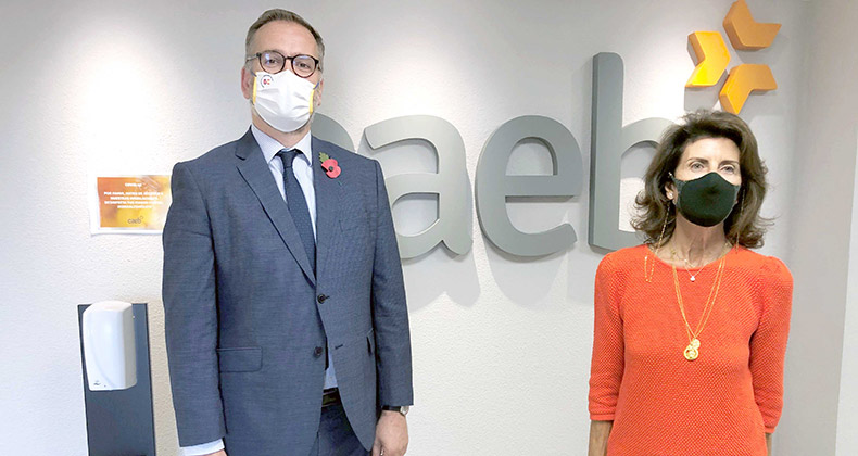 La presidenta de CAEB y el Cónsul británico exploran vías “que permitan recuperar el flujo turístico desde el Reino Unido a Balears”
