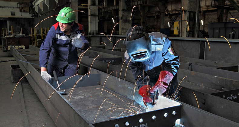 La producción industrial descendió en febrero un 0,3% en la eurozona y un 0,4% en España