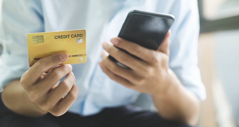 ¿Qué es lo que más compran los españoles online? La moda y los viajes se llevan la palma, seguido por tecnología y alimentación