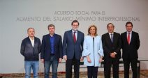 rajoy-firma-los-agentes-sociales-subir-smi