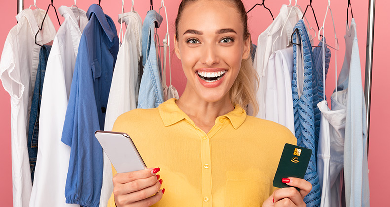 Redes sociales, el centro comercial de la GenZ: 1 de cada 2 jóvenes ha comprado este año a través de ellas