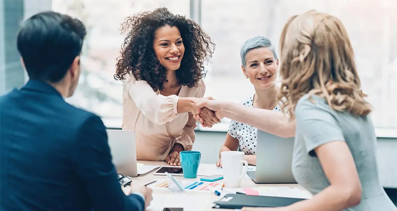 Relaciones públicas modernas versus relaciones públicas tradicionales: lo que necesitas saber
