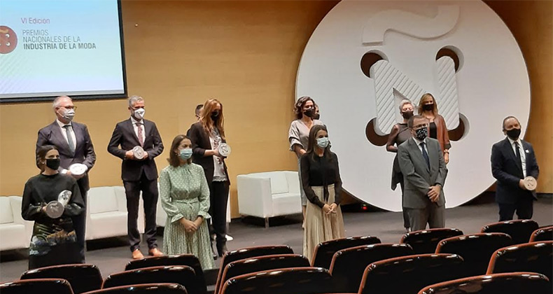 reyes-maroto-reconoce-el-esfuerzo-y-trabajo-del-sector-durante-la-pandemia-en-los-premios-nacionales-de-la-industria-de-la-moda