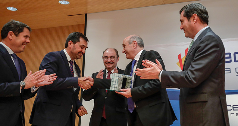 Ricardo Mur toma posesión como Presidente de CEOE Aragón, relevando a Fernando Callizo