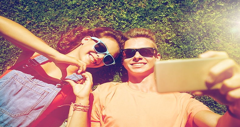 A pesar de los riesgos, la gran mayoría de las parejas comparten dispositivos e incluso alguna cuenta online