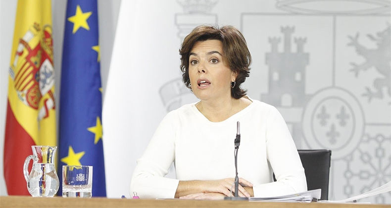Sáenz de Santamaría afirma que habrá una subida «importante» de las pensiones de viudedad