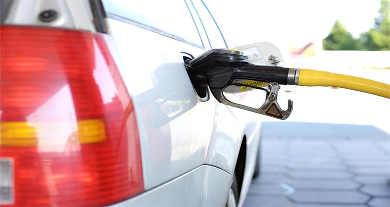 Sánchez confirma que el Gobierno gravará el diésel para que sea un combustible que cada vez pese menos