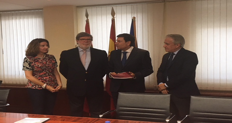 Santiago Aparicio traslada al Consejero de Empleo de la Junta el documento de posición de la SSPA