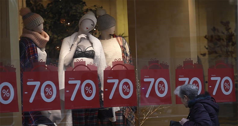 Seis de cada diez españoles compran en rebajas tentados por el precio y no por necesidad