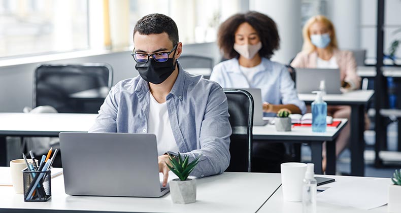 Síndrome posvacacional y regreso al trabajo presencial: guía práctica para acompañar al empleado