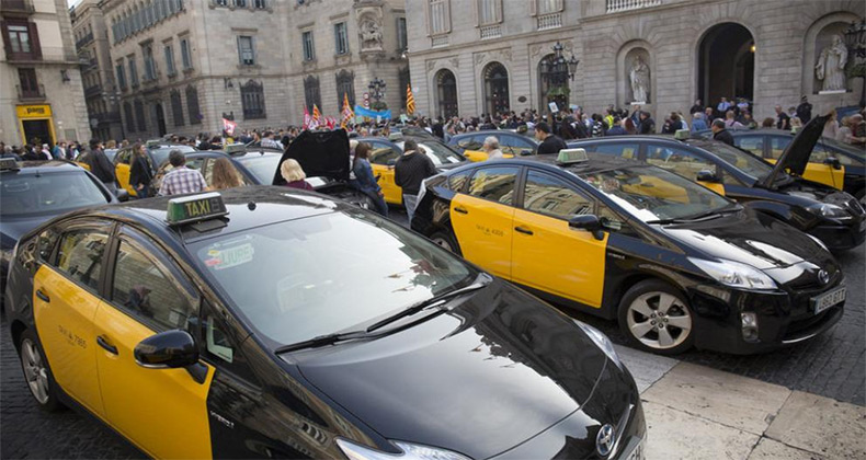 Los taxistas de Barcelona convocan un paro indefinido
