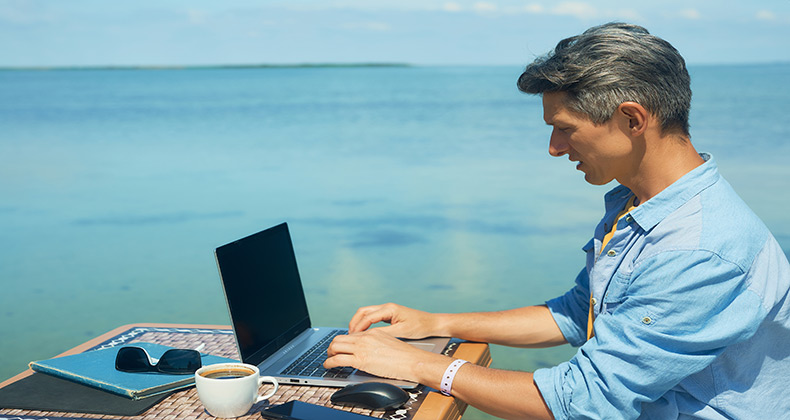 Cómo teletrabajar desde la playa o la montaña de forma #cibersegura en este atípico verano