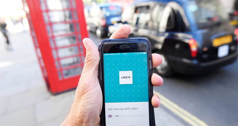 Uber pierde la licencia para circular por Londres