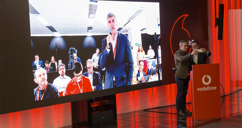 Vodafone y Huawei completan la primera llamada 5G en el mundo usando el nuevo estándar comercial NSA