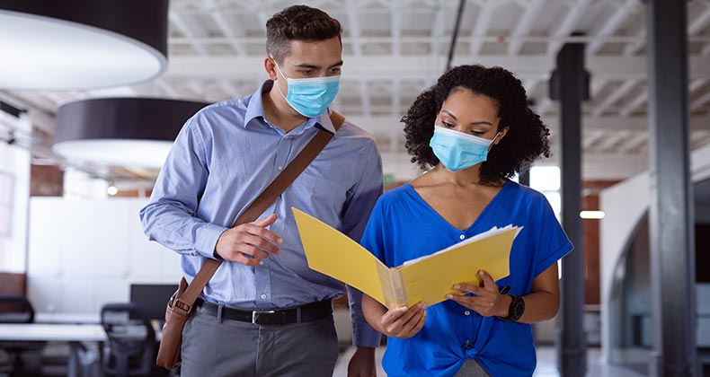 Los españoles piden alternar la vuelta a la oficina con el teletrabajo, si se implantan medidas para evitar contagios